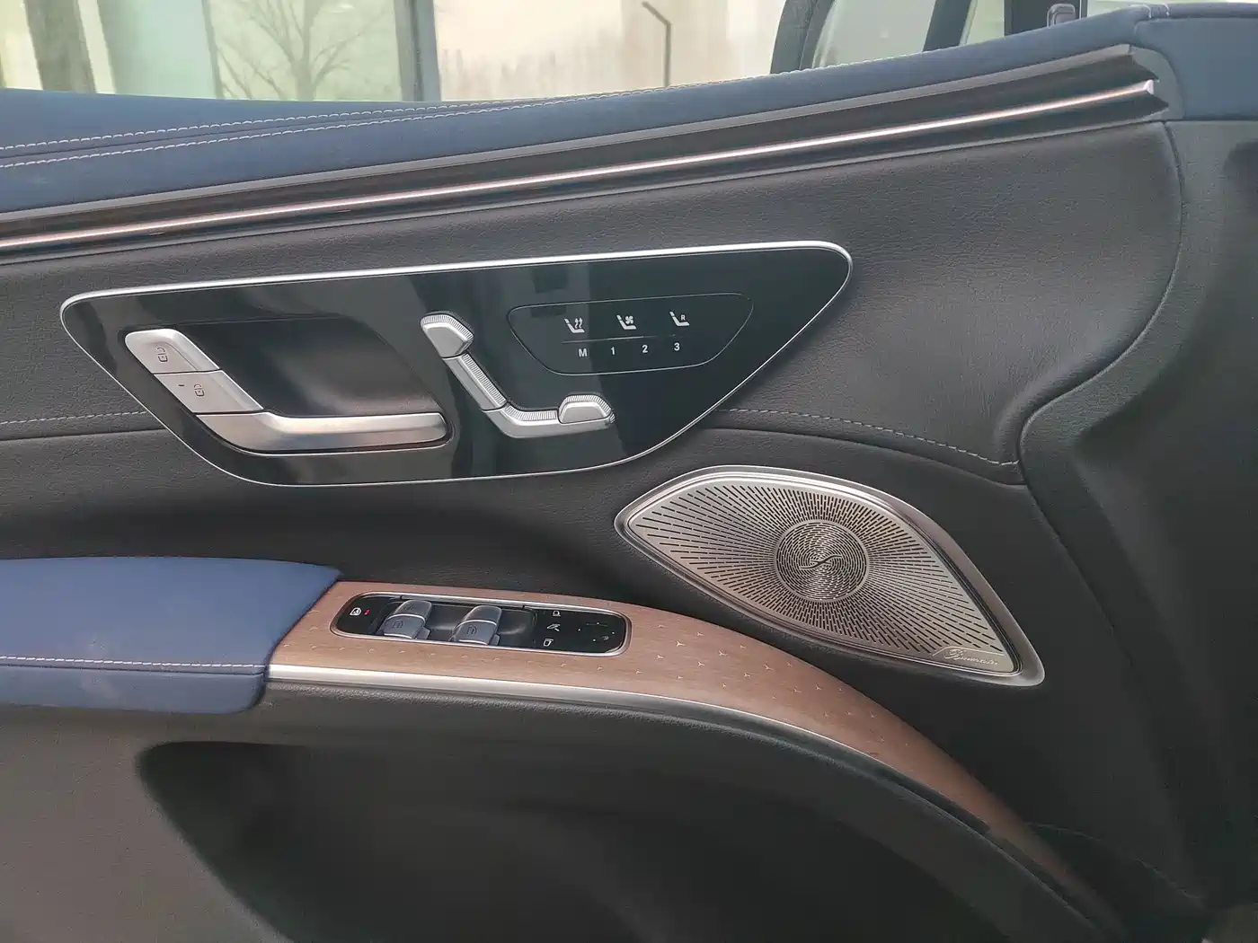 MERCEDES-BENZ EQS SUV