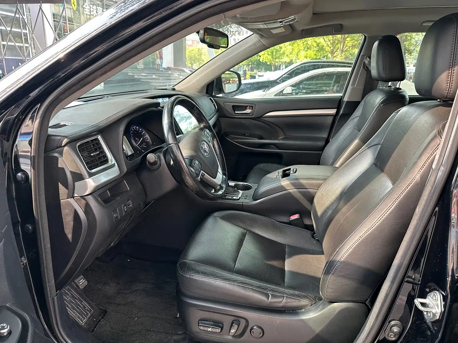 Фото 4 - Toyota Highlander