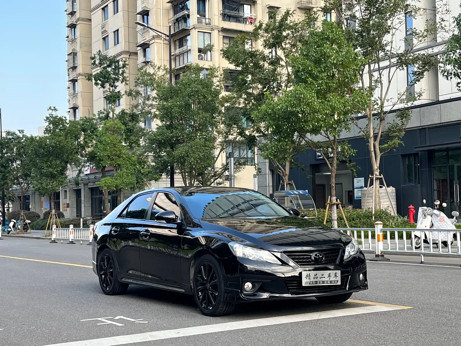 Фото 3 - Toyota Reiz