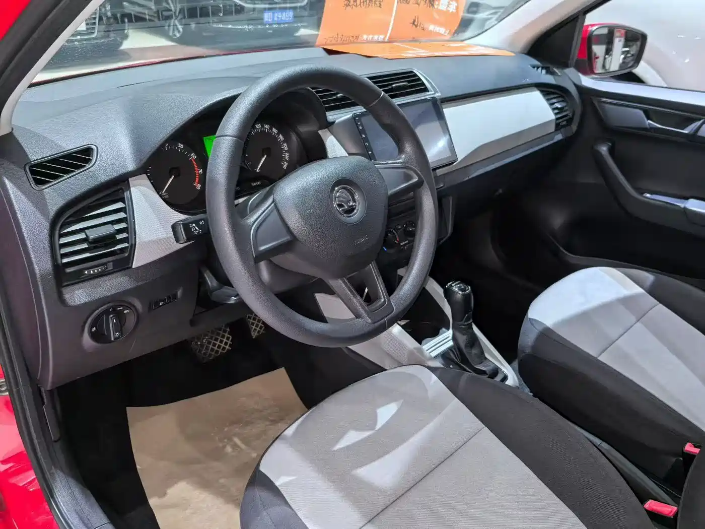 Škoda Fabia 2017 1.4L Auto Car Enjoy Edition фото 3