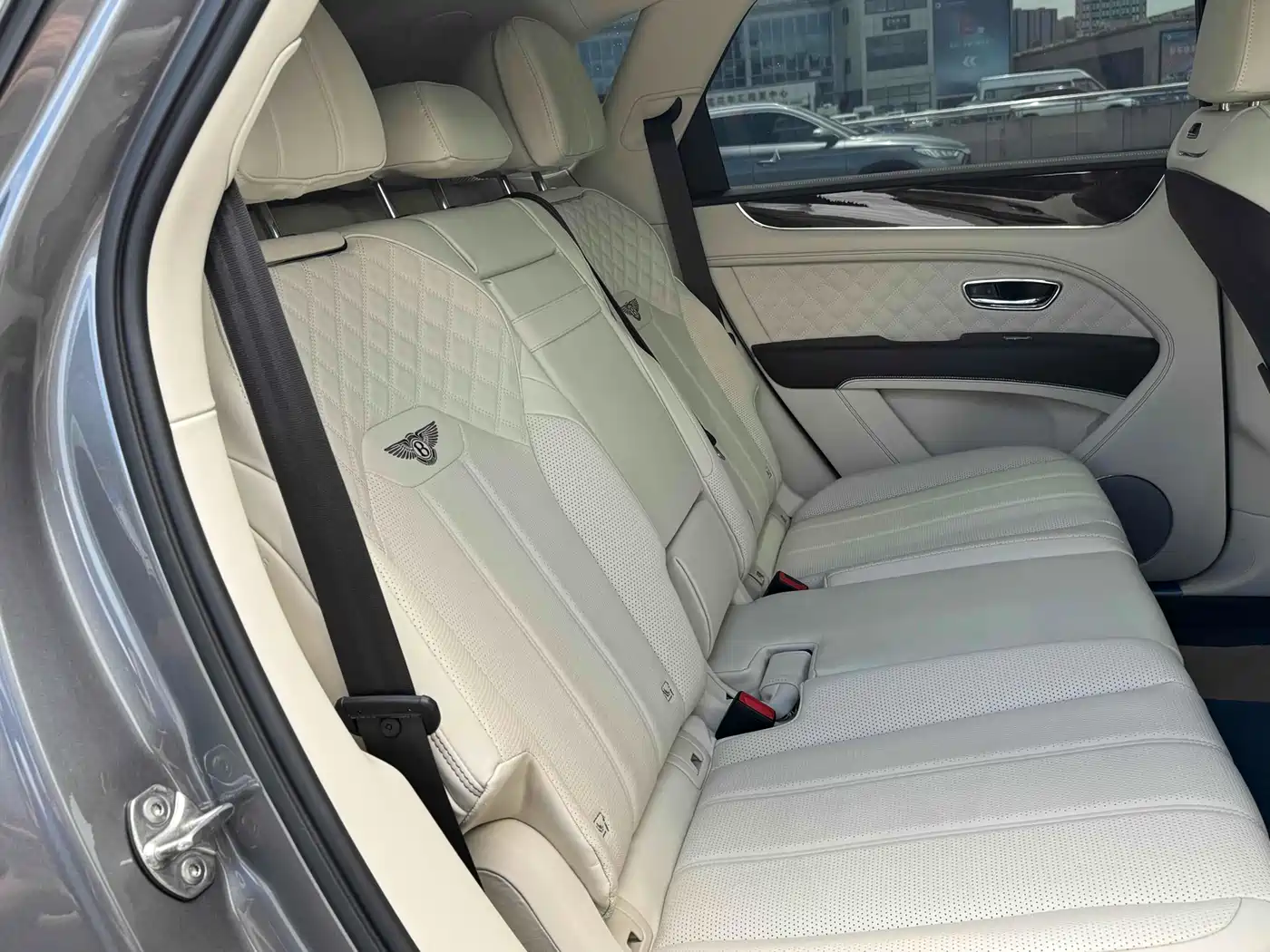 BENTLEY TIMYUE PLUG IN HYBRID