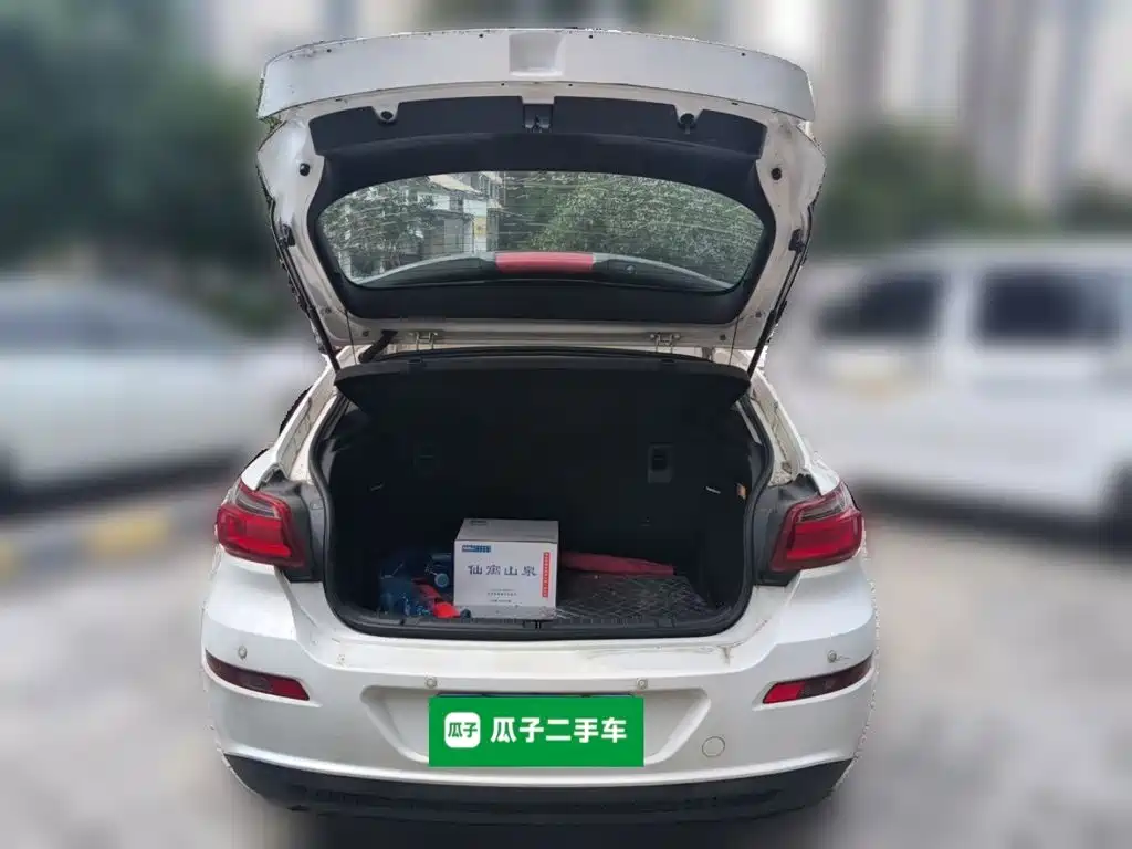 Qoros 3 2015 2014 Hatchback 1.6L Auto Enhanced Joy Version