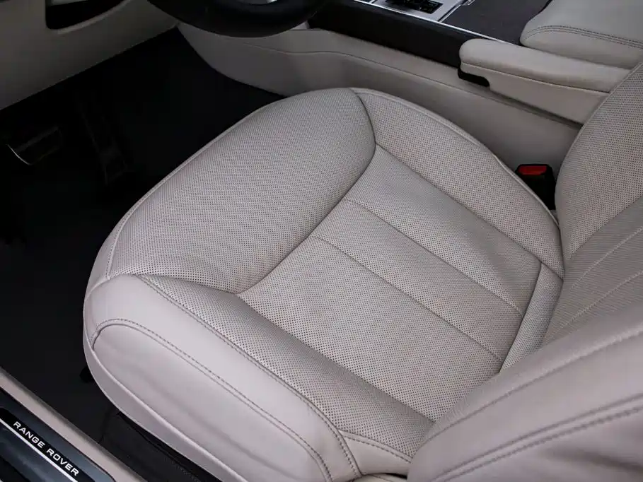 Photo 15 - Land Rover Range Rover