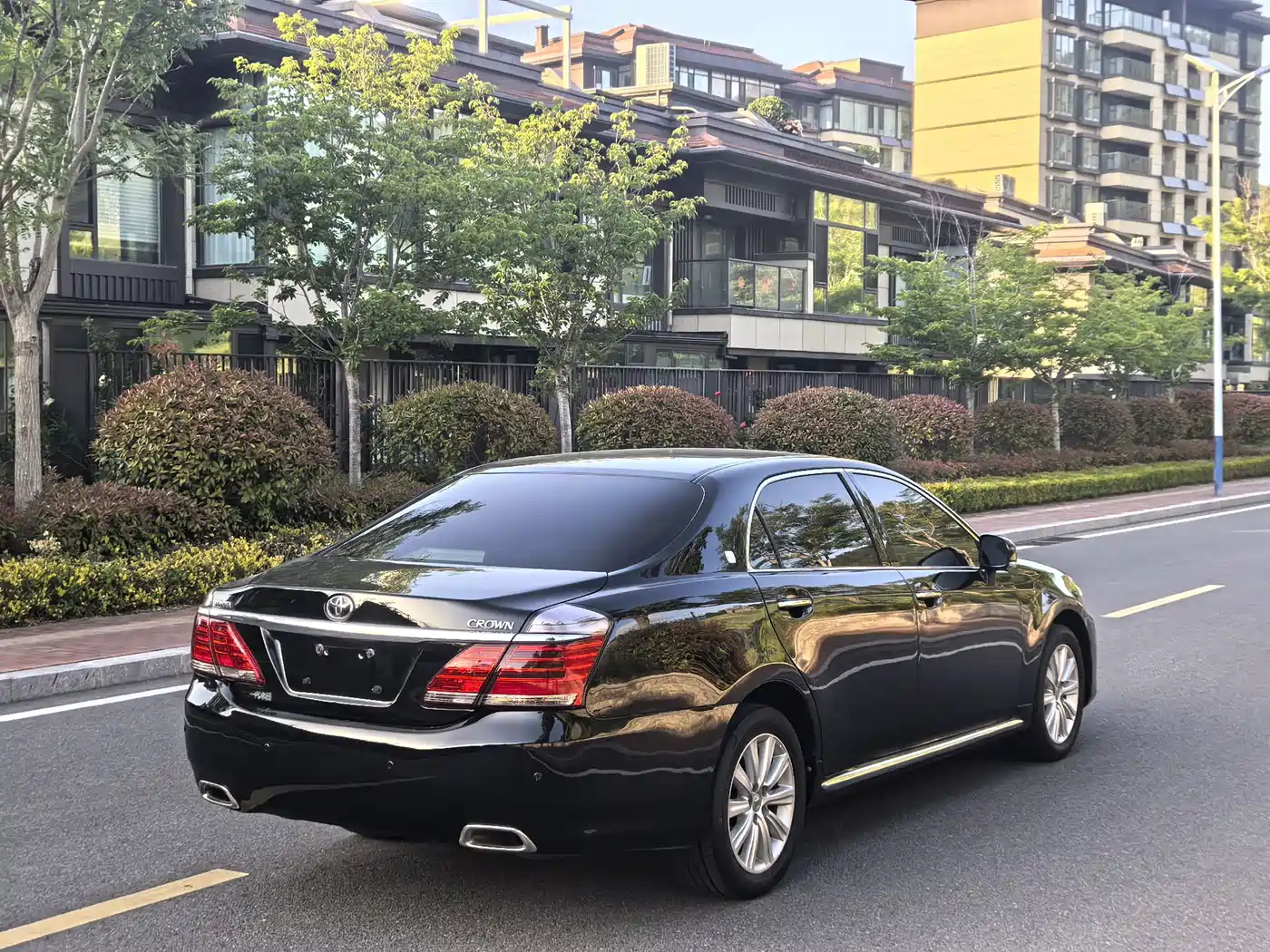 Toyota Crown 2012 2.5L Royal Leather Edition фото 6