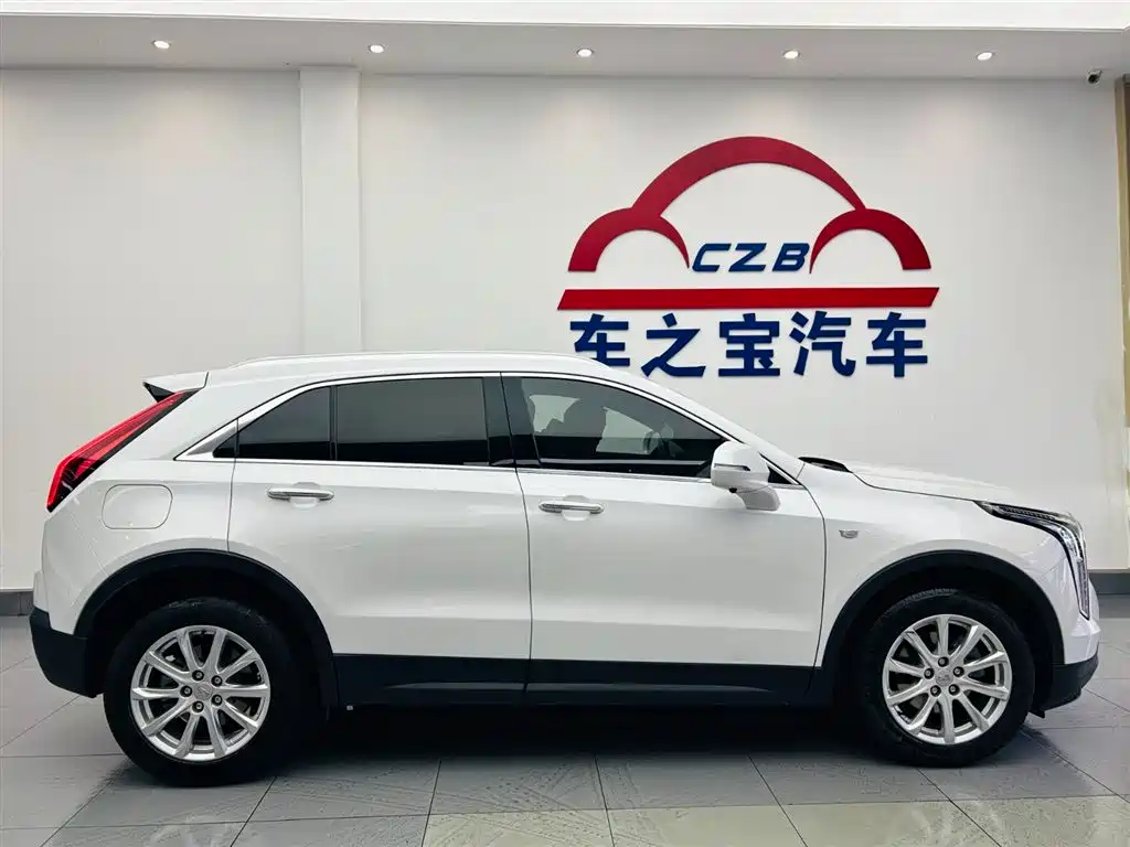 CADILLAC XT4