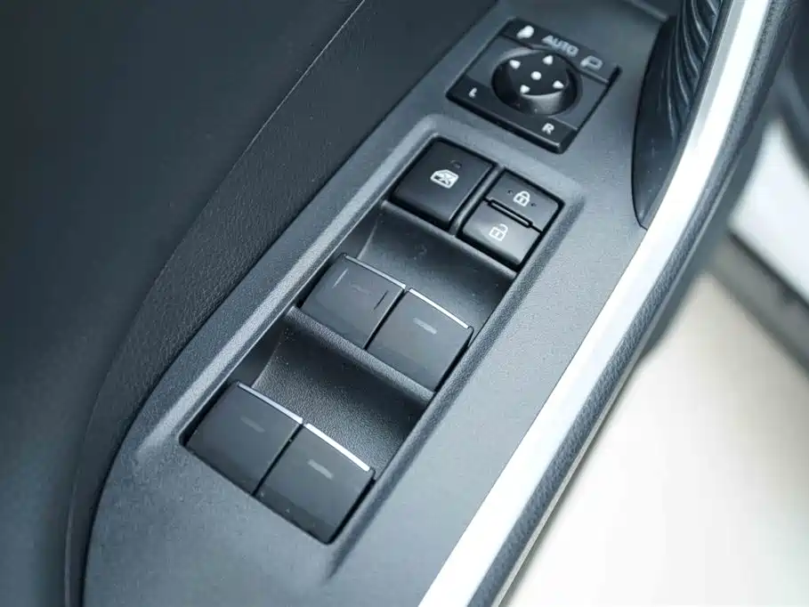 Toyota Wildlander 2023 2.0L CVT FWD Luxury PLUS фото 11