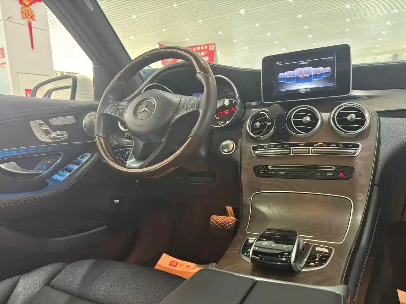 Mercedes-Benz GLC 2017 GLC 300 4MATIC Dynamic фото 5