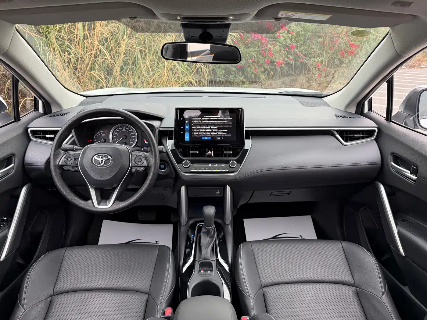 Toyota Frontlander 2022 2.0L CVT Luxury PLUS Edition фото 17
