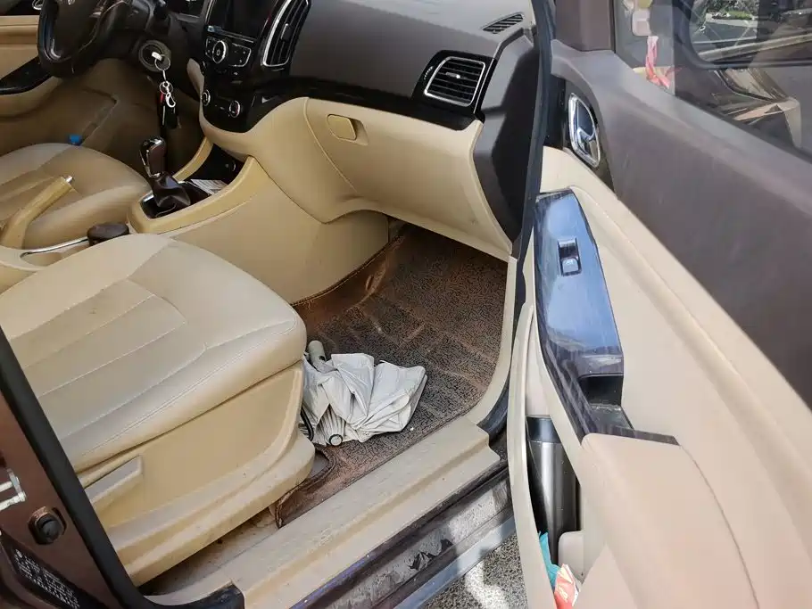 Baojun 730 2014 2014 1.5L Manual Luxury 7-seater