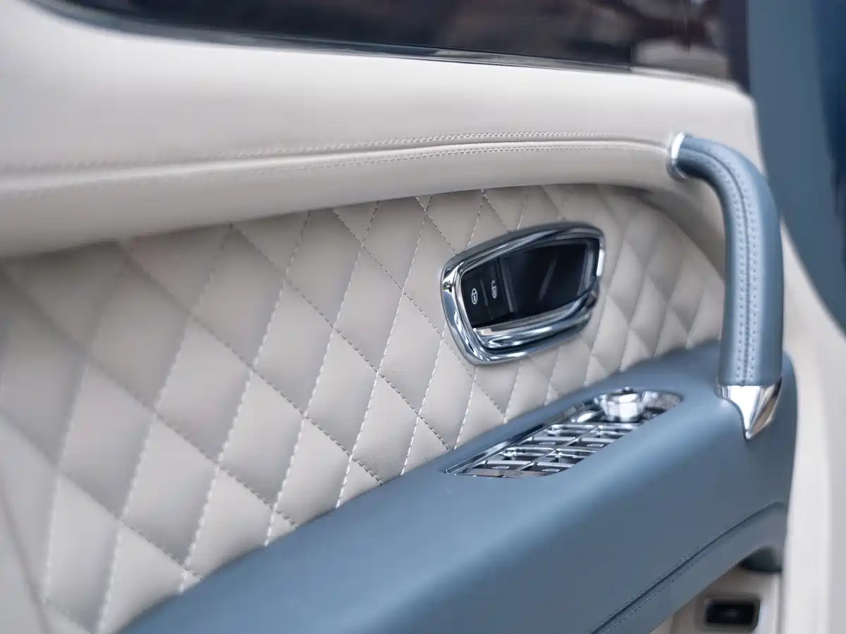 Bentley Bentayga 2017 2017 6.0T Standard Edition