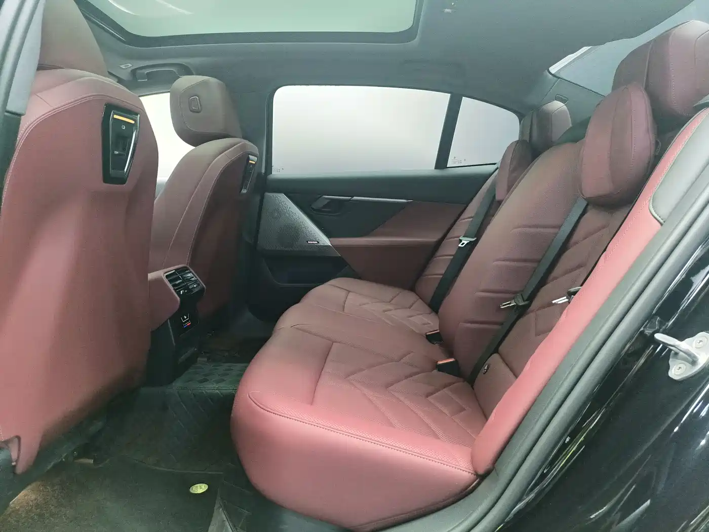 BMW 5 Series 2024 530Li Leading M Sport Package фото 5
