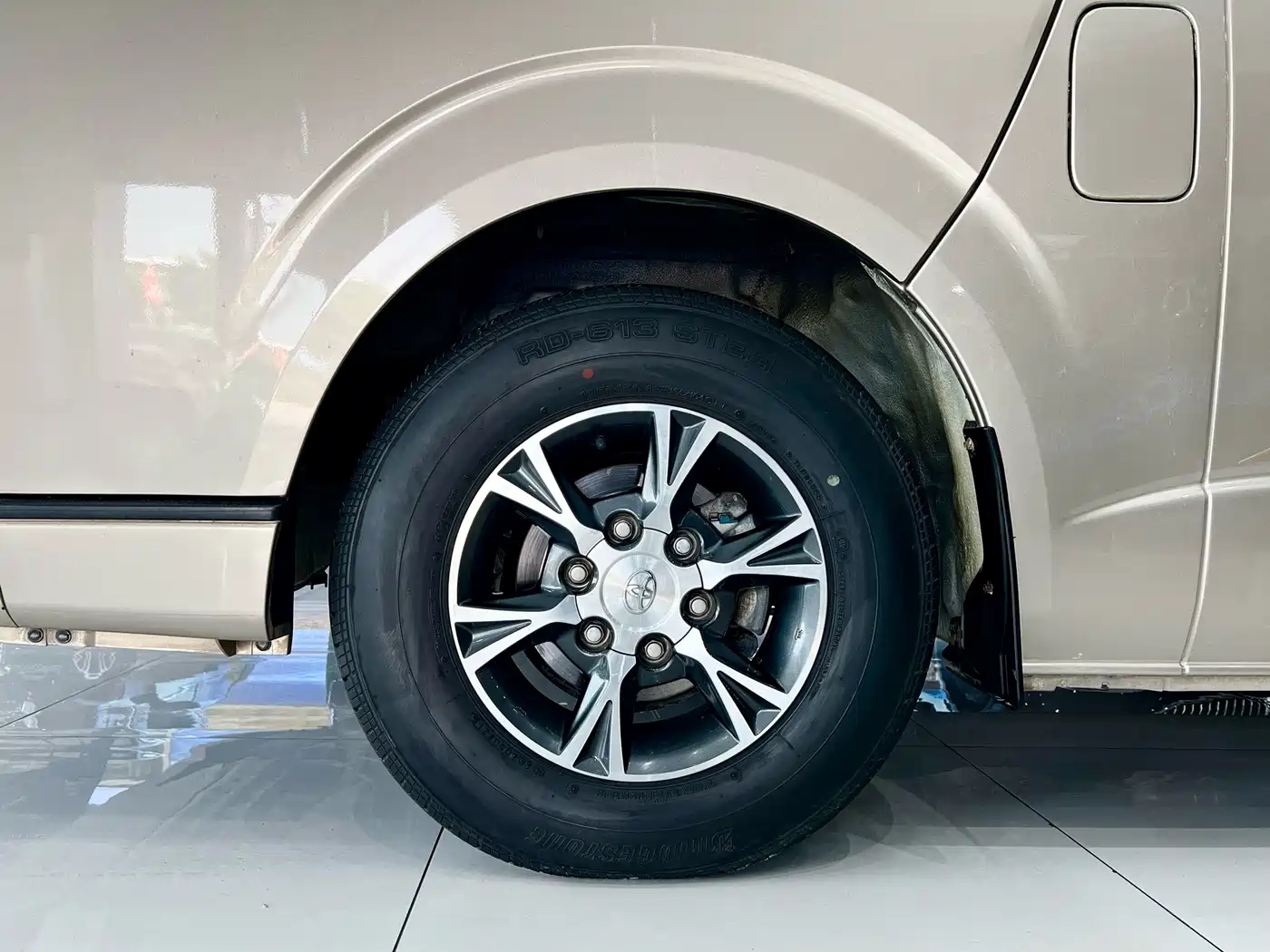 Toyota HIACE 2017 2011 2.7L Automatic Standard 13-seater