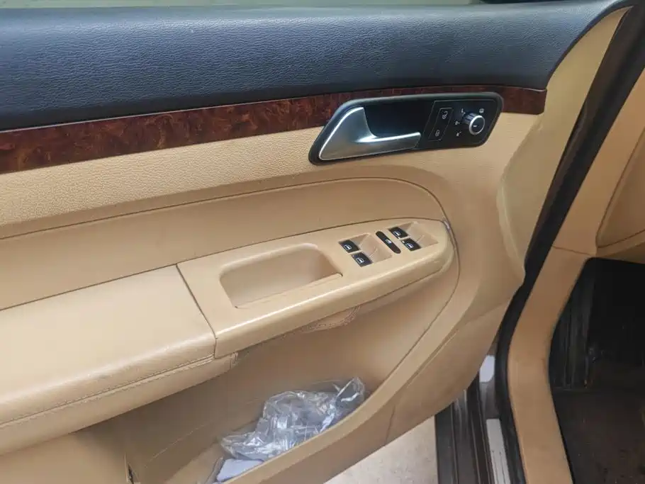 صورة 7 - Volkswagen Touran