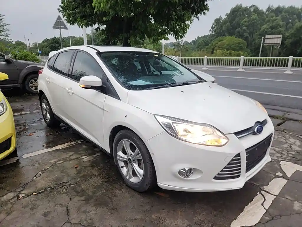 Фото 4 - Ford Focus