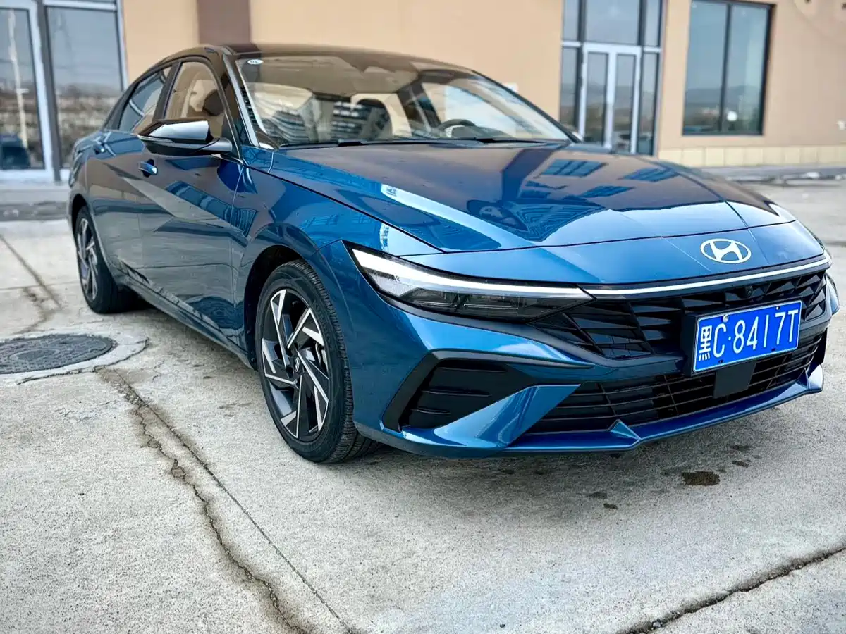 Hyundai Elantra 2023 1.5L CVT TOP Flagship Edition фото 3