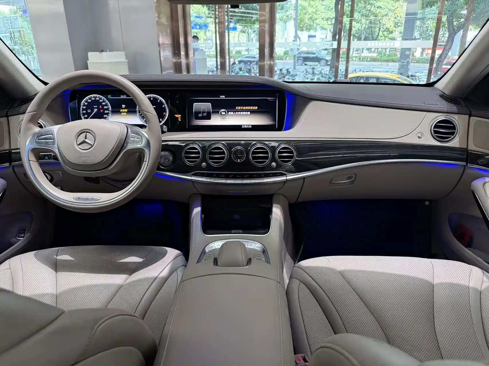 Фото 17 - Mercedes-Benz S-Class