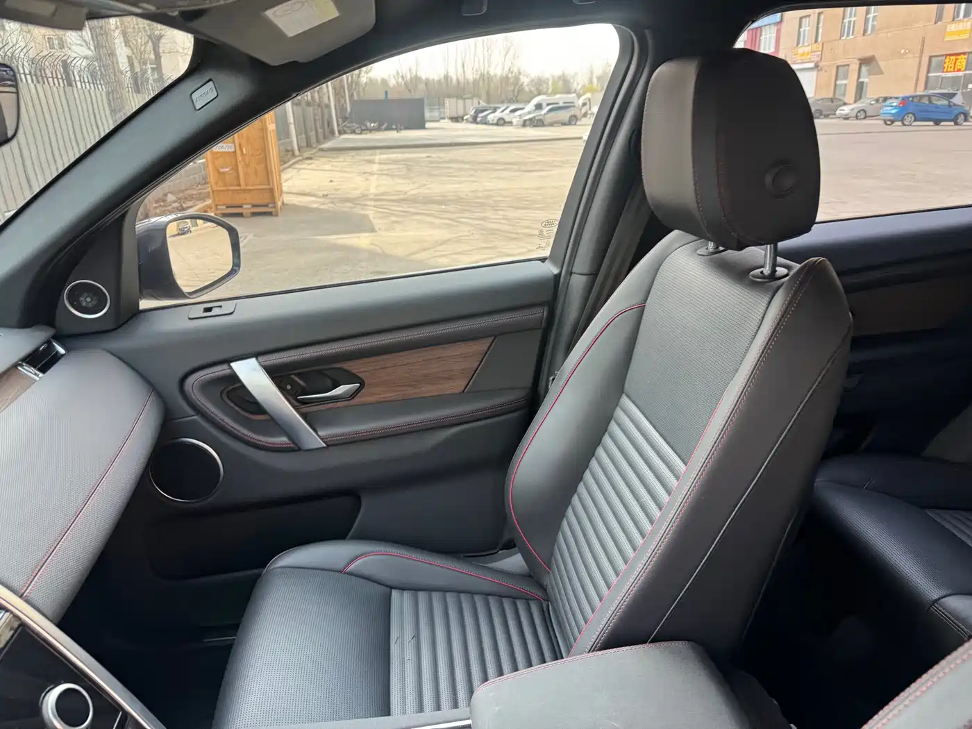 Land Rover Discovery Sport 2022 Model 249PS R-Dynamic S Performance Edition 5-Seater фото 8