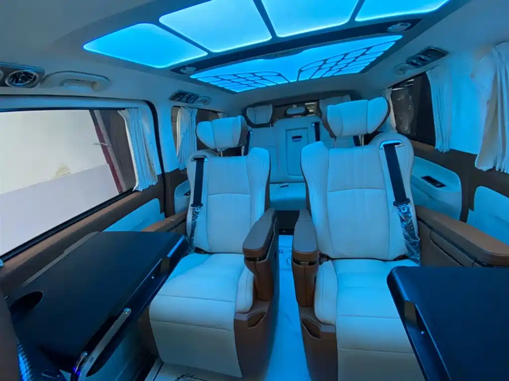 Mercedes-Benz Vito 2023 2.0T Elite 7-Seater фото 26