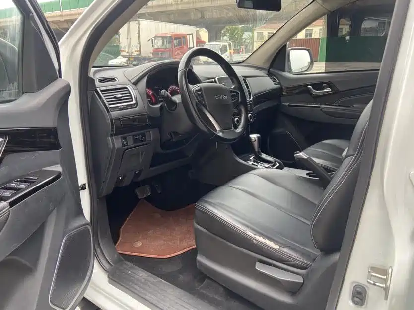 Isuzu Lingtuo 2022 2020 2.5T 2WD Automatic Flagship Edition China VI Extended Version JE4D25Q6A
