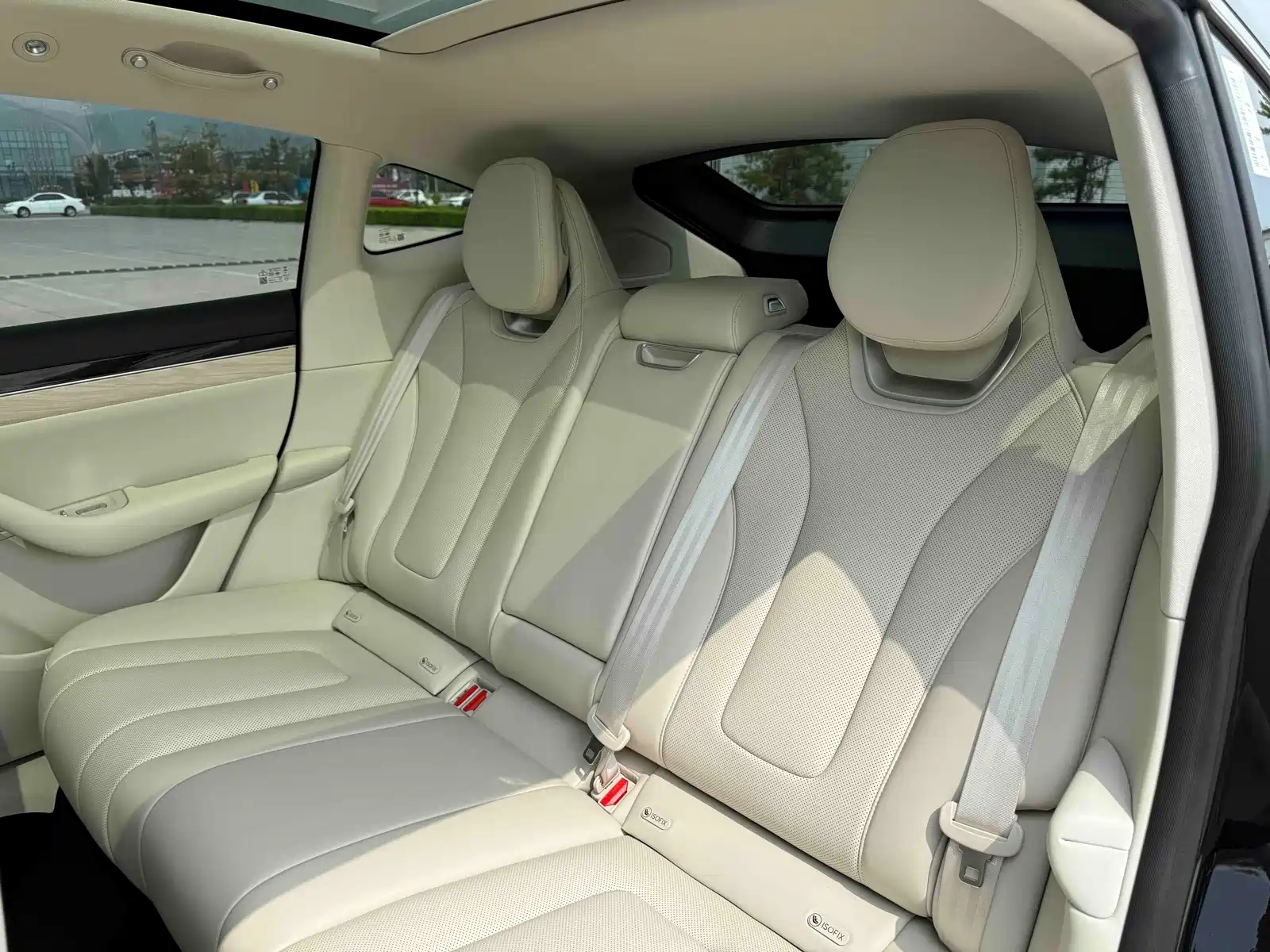 Фото 3 - Zhijie Luxeed R7