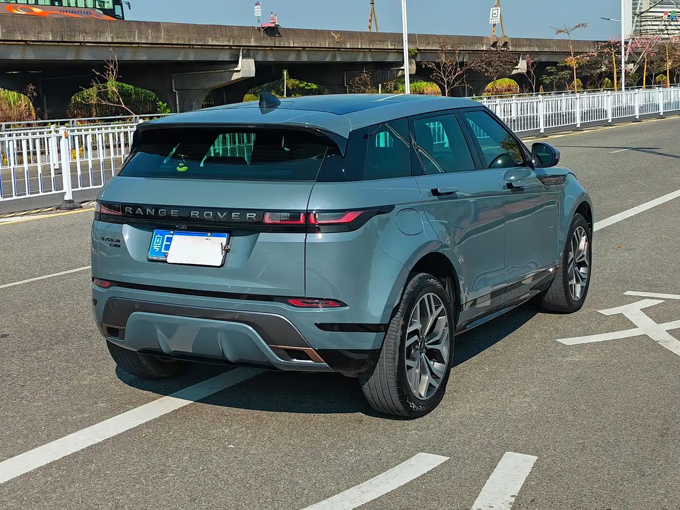 Land Rover Range Rover Evoque 2020 249PS R-DYNAMIC HSE Luxury Custom Edition фото 7