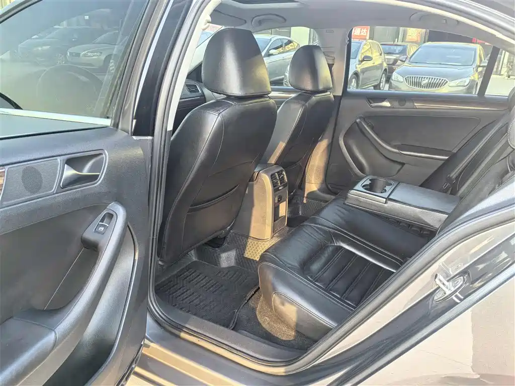 Volkswagen Sagitar 2012 1.8TSI Automatic Flagship Edition фото 6