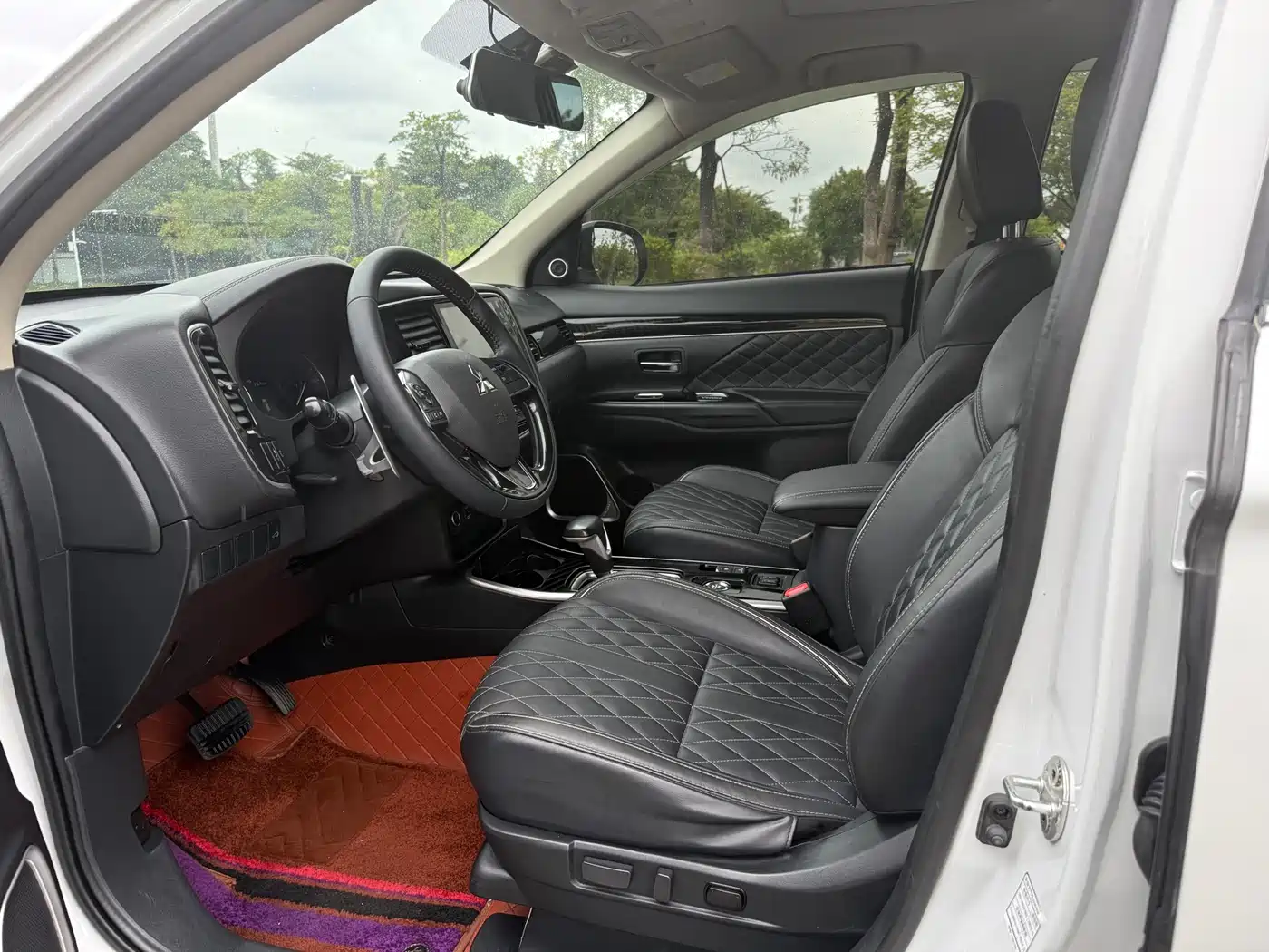 Mitsubishi Outlander 2021 2.4L 4WD Deluxe Edition 7-Seater фото 2