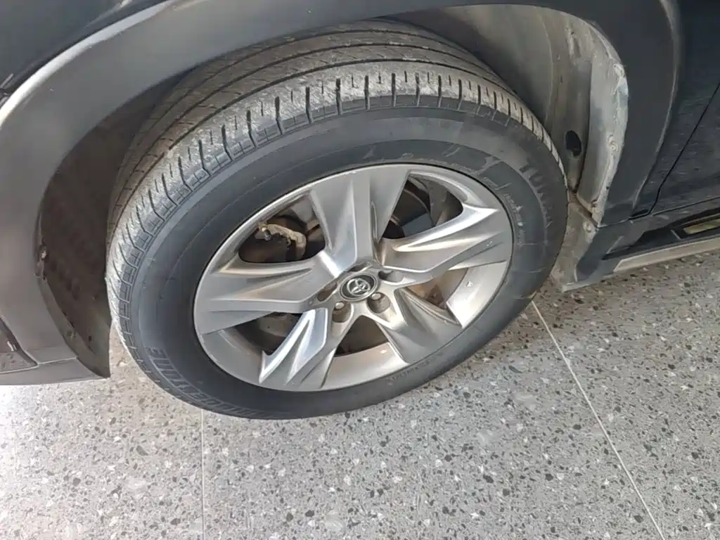 Фото 23 - Toyota Highlander