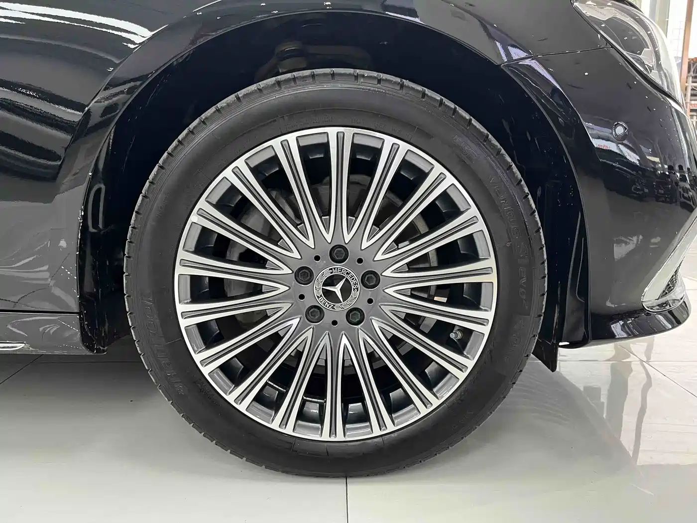 Mercedes-Benz E-Class 2023 E 300 L Fashion фото 21