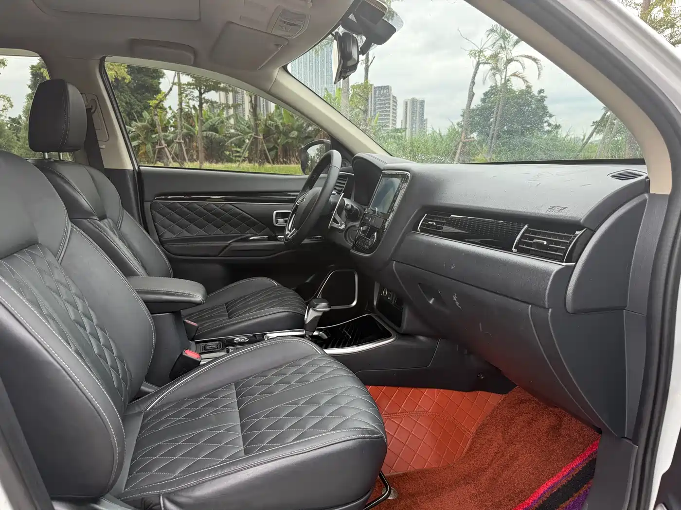 Mitsubishi Outlander 2021 2.4L 4WD Deluxe Edition 7-Seater фото 5