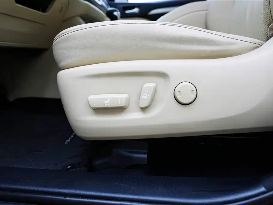 Toyota Highlander 2018 2.0T 2WD Luxury 7-seater (China V) фото 7