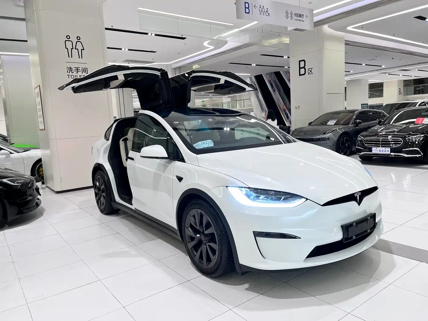 TESLA MODEL X