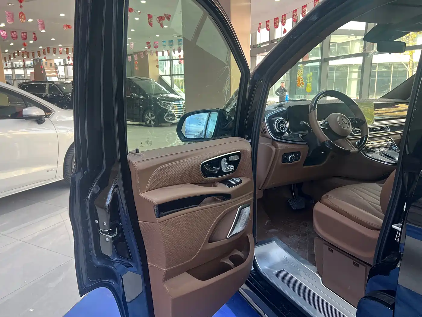 Mercedes-Benz Vito 2024 2.0T Business 7-Seater фото 4