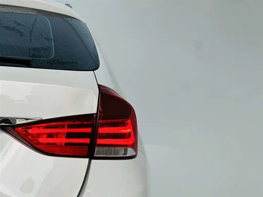 BMW X1 2015 Model sDrive18i Fashion Advanced Edition фото 11