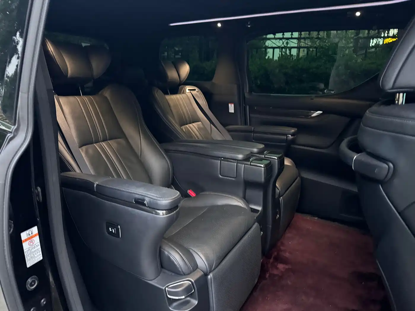 Lexus LM 2020 300h Seven-Seater Elegance Edition фото 9
