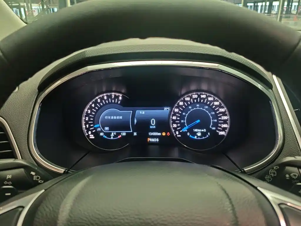 Фото 12 - Ford Edge