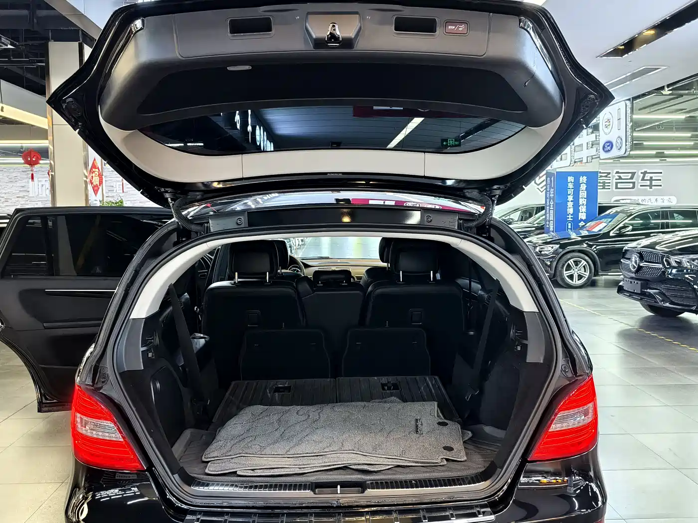 Mercedes-Benz R-Class 2017 R 320 4MATIC Business Collector's Edition фото 15