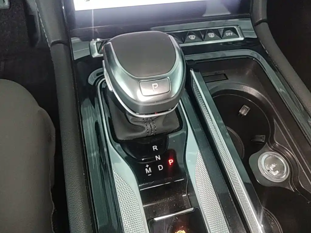 Hongqi H5 2026 2023 2.0T Auto Smart Connect Flag Comfort
