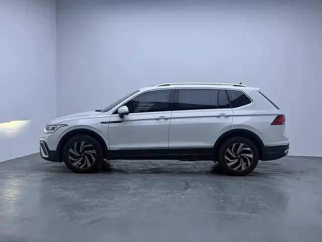 Фото 9 - Volkswagen Tiguan L