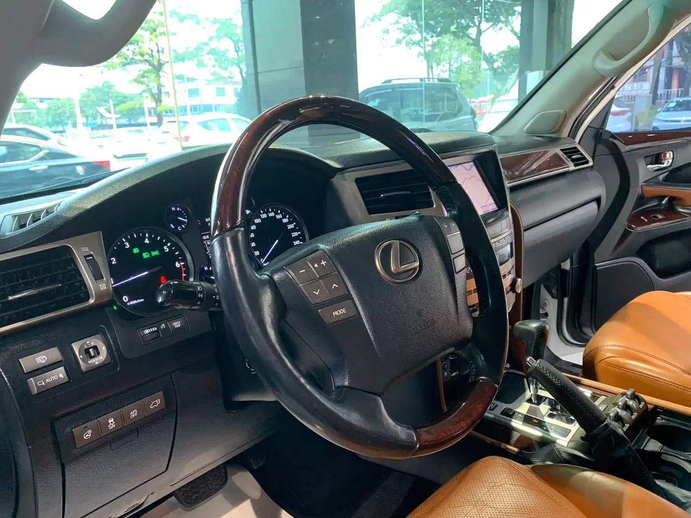 Lexus LX 2013 570 фото 13