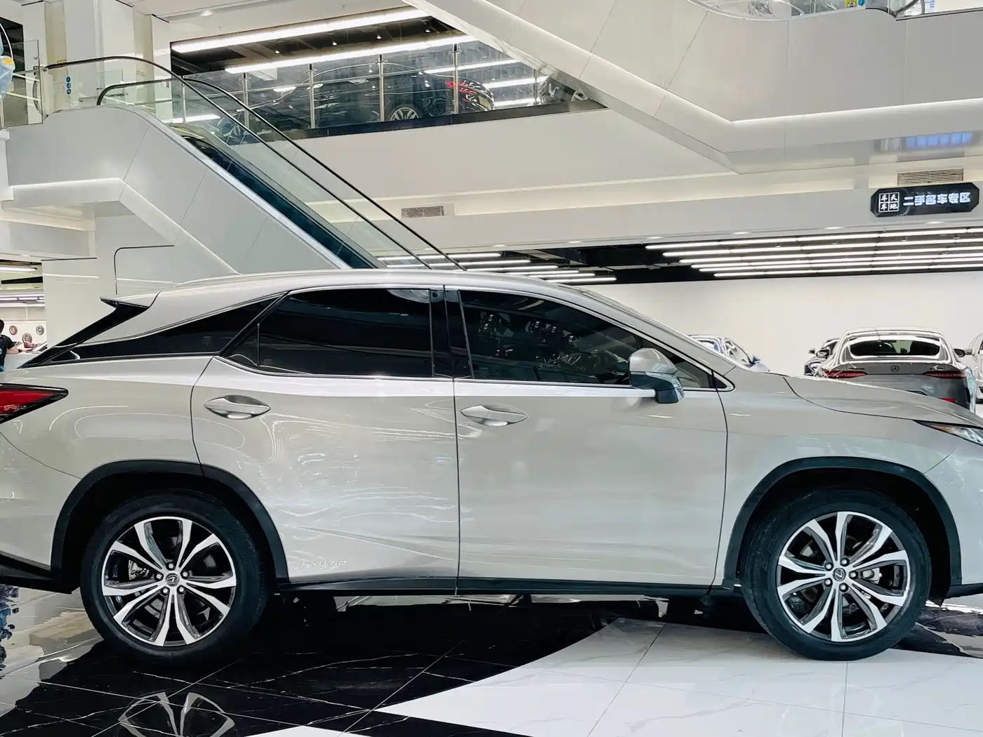 Lexus RX 2020 450h 4WD Luxury Edition China VI фото 7