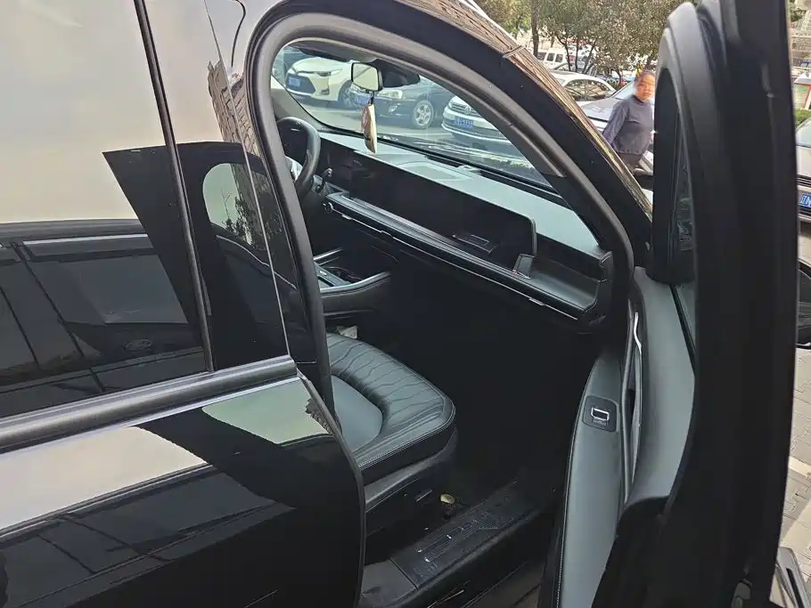 Photo 8 - Ford Edge