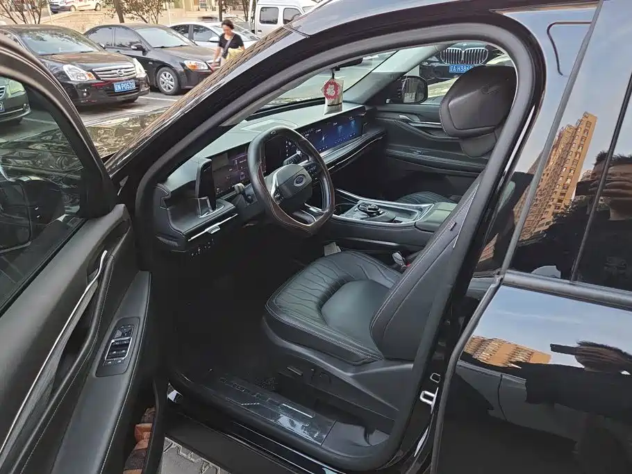 Photo 9 - Ford Edge
