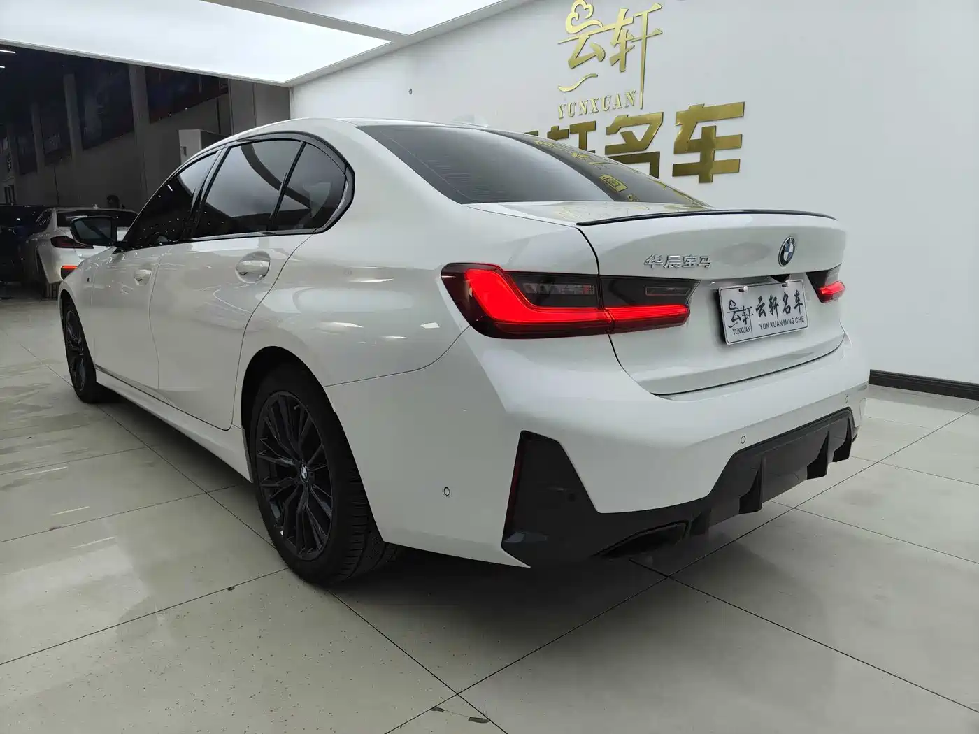 BMW 3 Series 2023 325Li M Sport Black Night Package фото 14