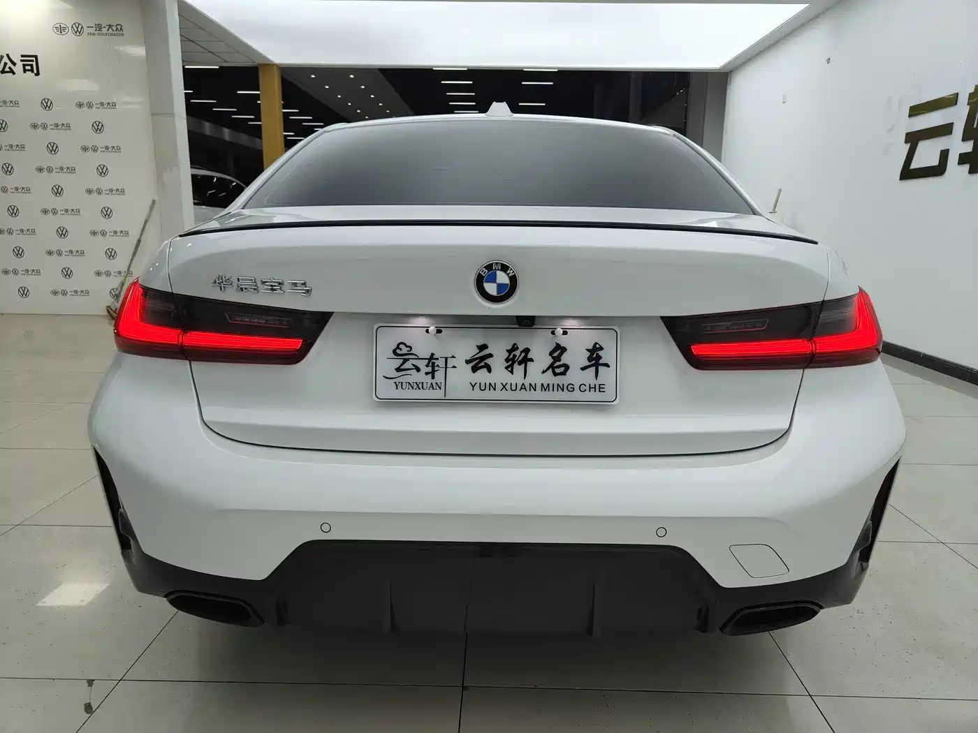 BMW 3 Series 2023 325Li M Sport Black Night Package фото 13