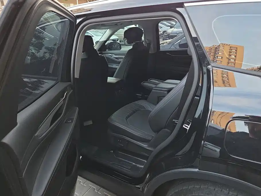 Photo 11 - Ford Edge
