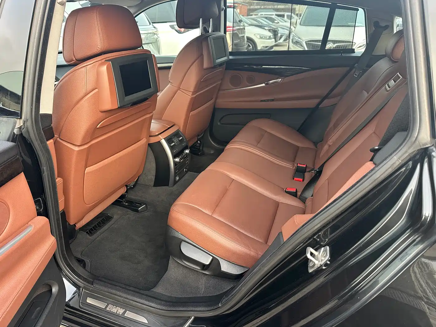 BMW 5 Series GT 2011 535i xDrive Luxury Model фото 9