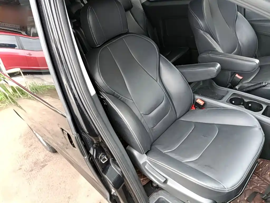 JAC Refine M3 2022 2022 PLUS 1.8L 7-Seater Standard