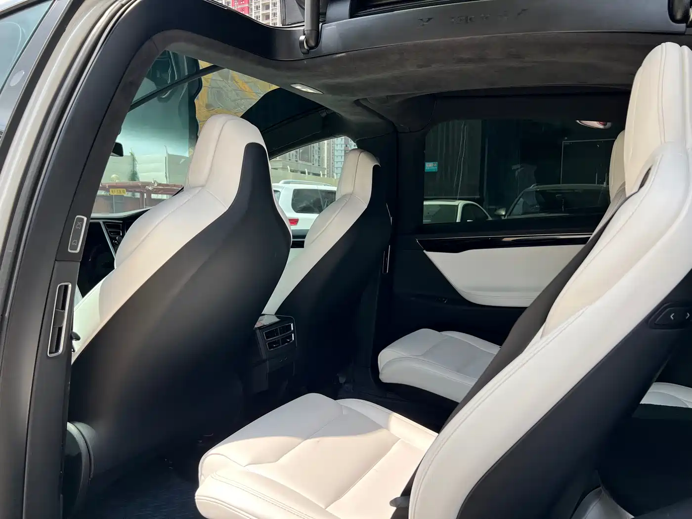TESLA MODEL X