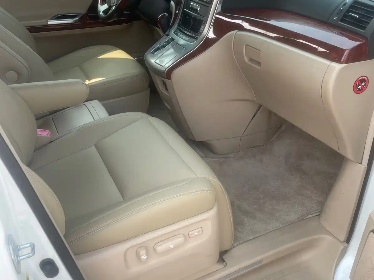 Toyota Alphard 2011 3.5L Luxury Edition фото 16